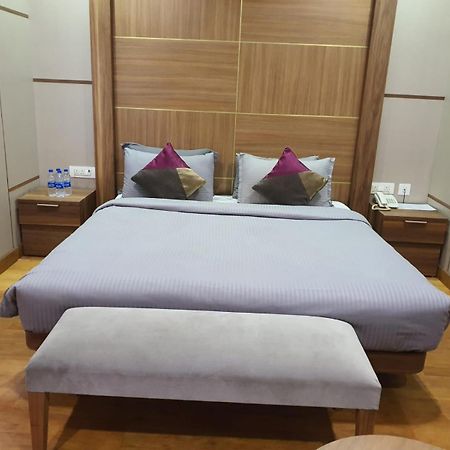 B8 Hotel Ченай Екстериор снимка