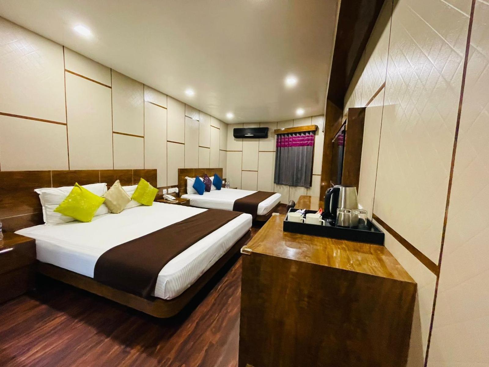 B8 Hotel Ченай Екстериор снимка