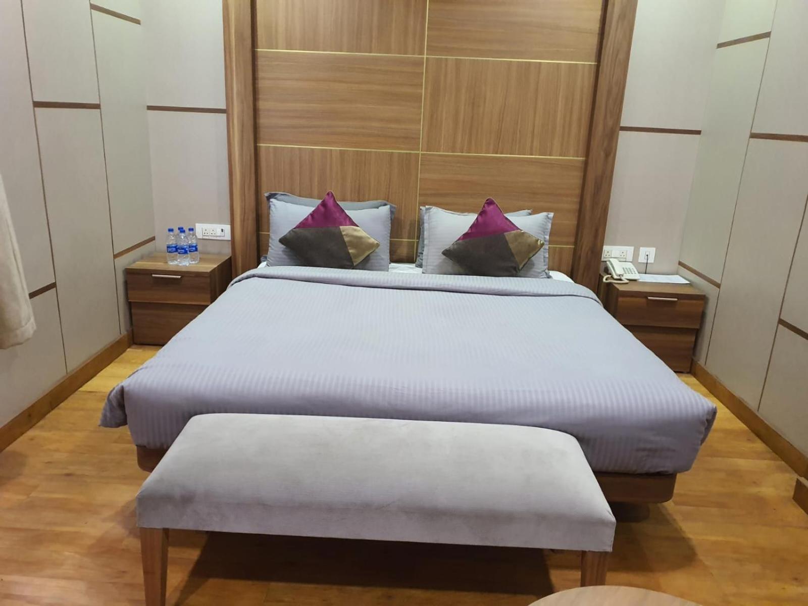 B8 Hotel Ченай Екстериор снимка