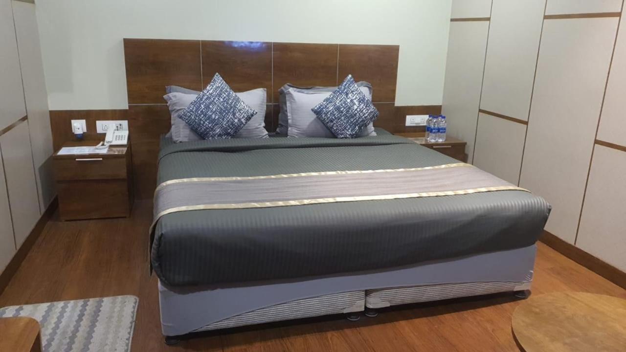 B8 Hotel Ченай Екстериор снимка